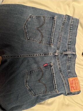 Levi's Women's Light Blue High-Rise Straight Jeans with Red Tab